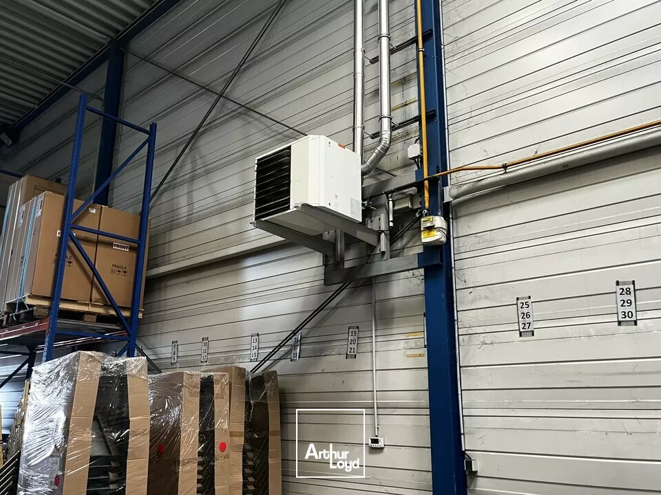 LOCAL D'ACTIVITE - ENTREPOT à LOUER de 1847 m²