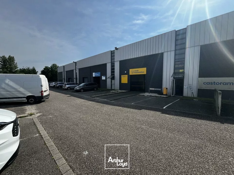 LOCAL D'ACTIVITE - ENTREPOT à LOUER de 1847 m²