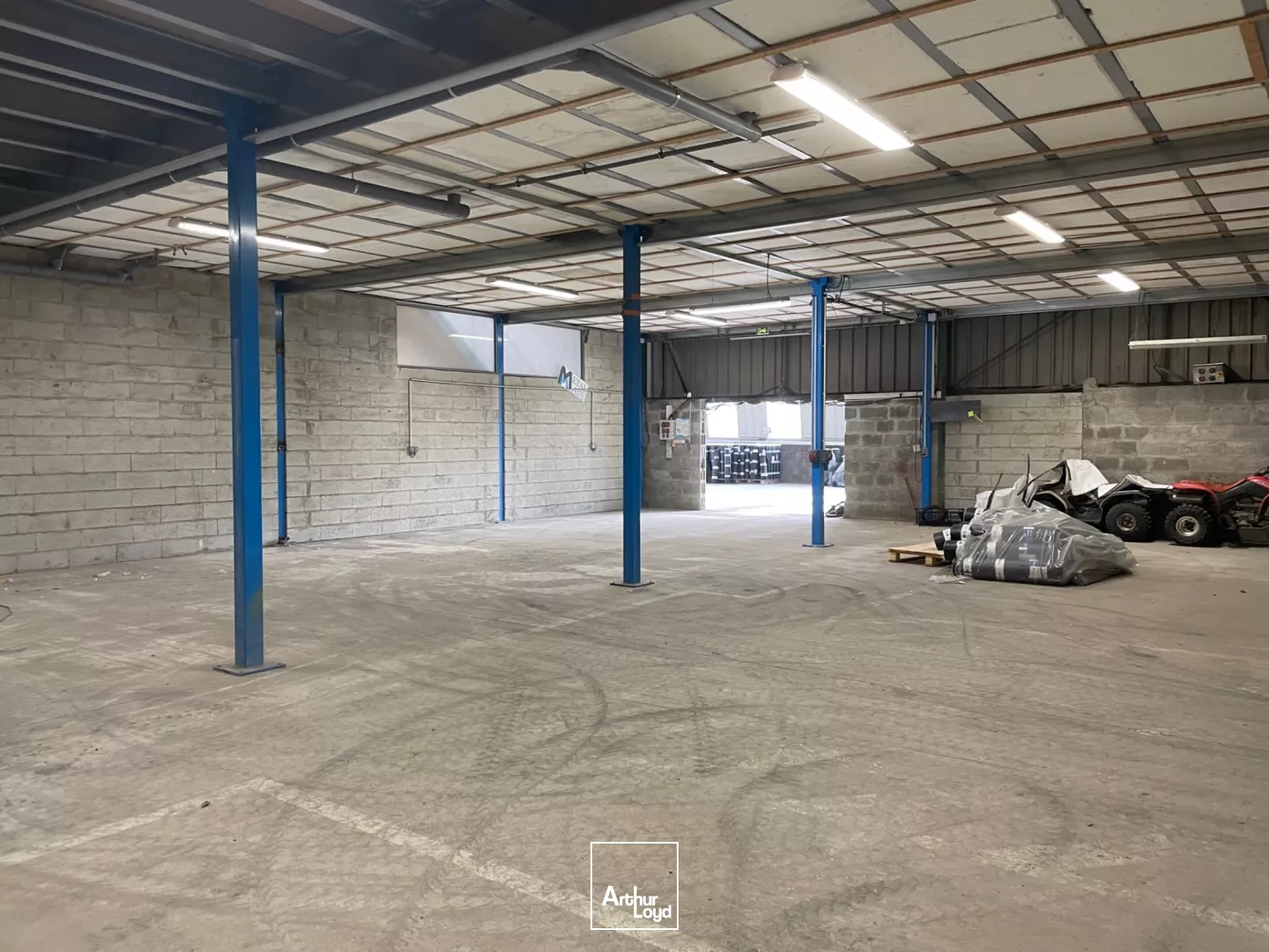 A LOUER LOCAL STOCKAGE BUREAUX 794M2 ST NAZAIRE