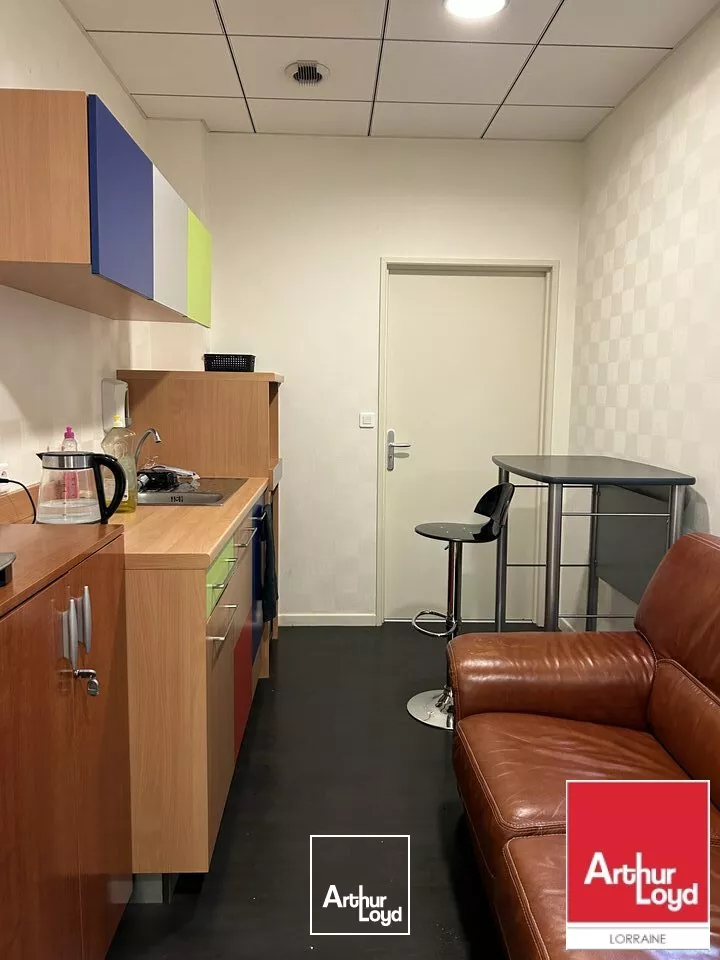 LOCAL D'ACTIVITE - ENTREPOT à VENDRE de 1195 m²