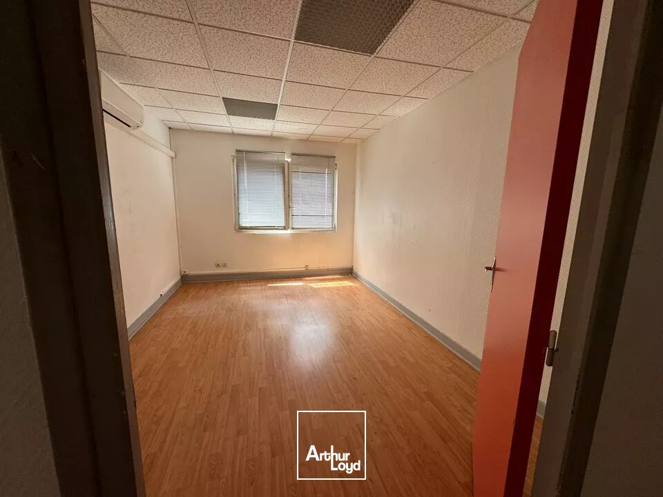 TOURS EST - MONTLOUIS CONNEUIL - A LOUER - BUREAUX 135 M² - PARKING FACILE