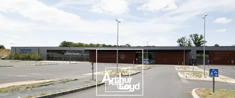 LOCAL COMMERCIAL location à LUBERSAC 19210