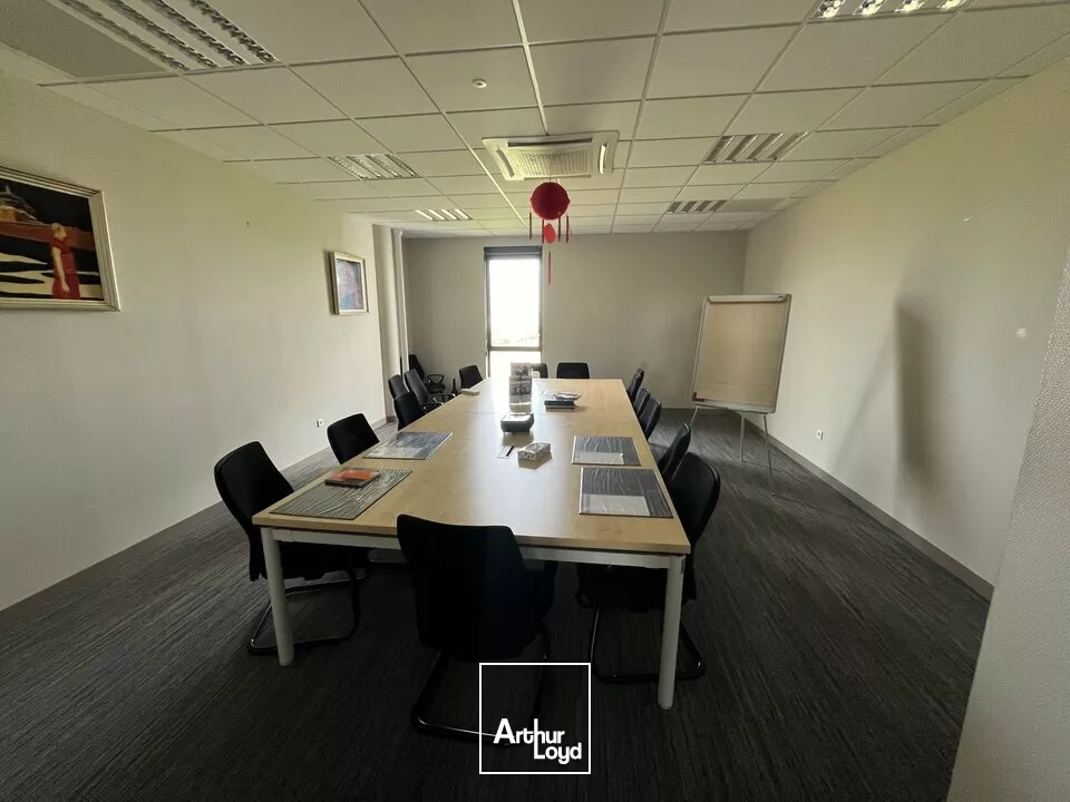 A LOUER CHASSENEUIL TECHNOPOLE 375M² BUREAUX EXCELLENT ETAT