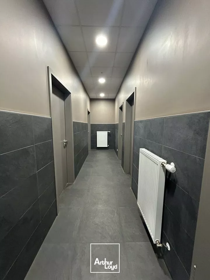 LOCAL D'ACTIVITE - ENTREPOT à LOUER de 1827 m²