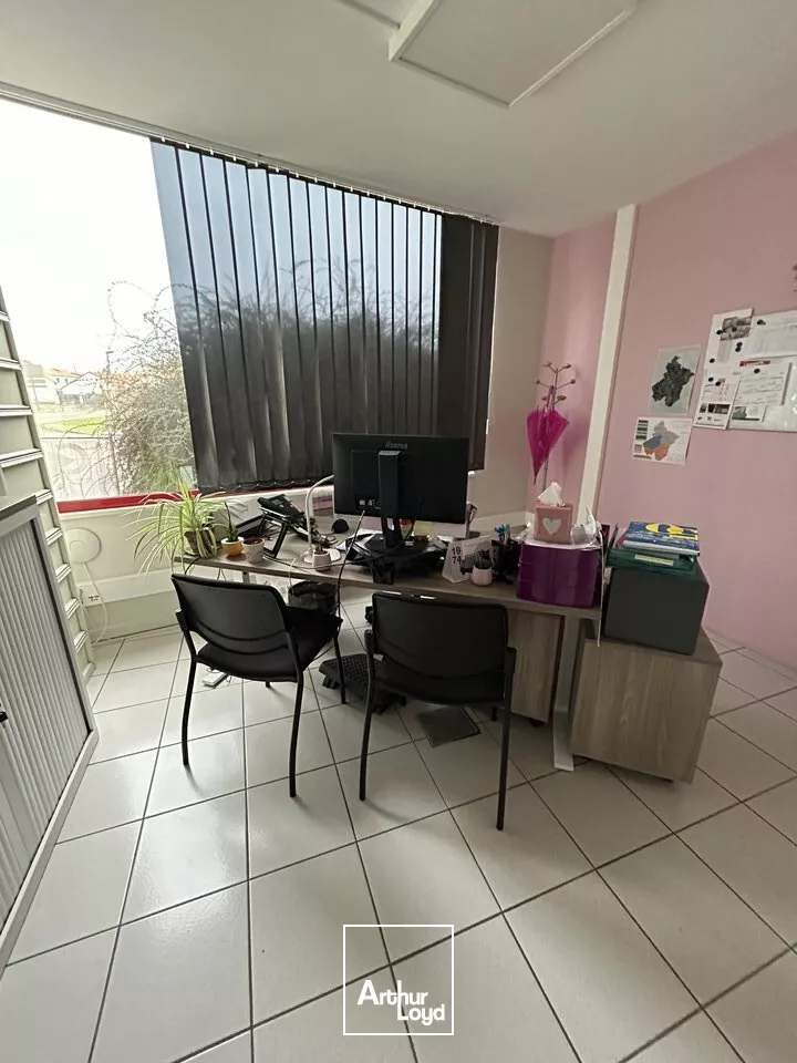 LOCAL D'ACTIVITE - ENTREPOT à LOUER de 1827 m²