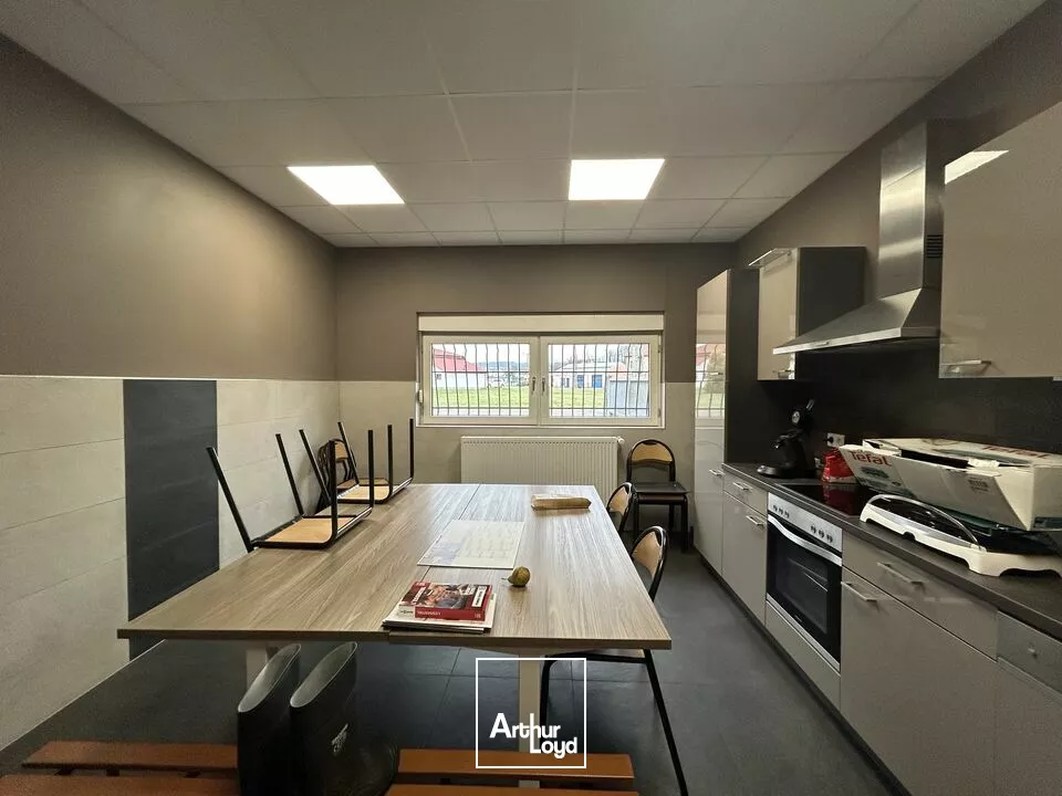 LOCAL D'ACTIVITE - ENTREPOT à LOUER de 1827 m²