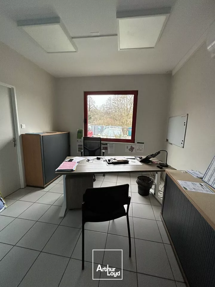 LOCAL D'ACTIVITE - ENTREPOT à LOUER de 1827 m²