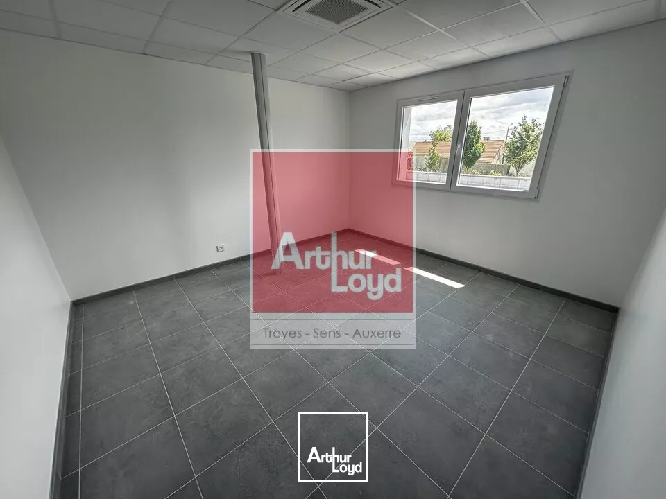 Locaux d'activité & Entrepôts - Location - SAINTE SAVINE - 10300 - 640-640 - 6575251