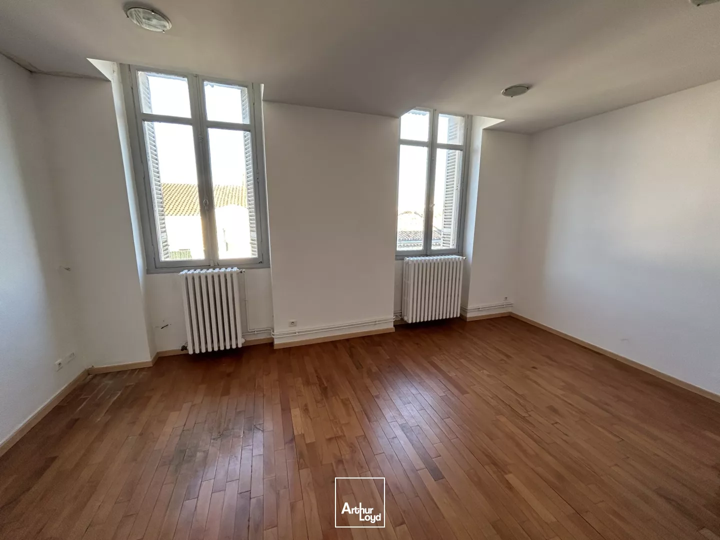 Bureaux à vendre ou à louer au Bouscat face au tram et proche des Boulevards