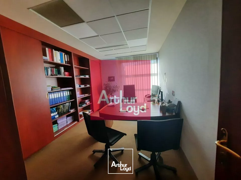 CLERMONT-FERRAND LA PARDIEU A LOUER BUREAUX 56m² 