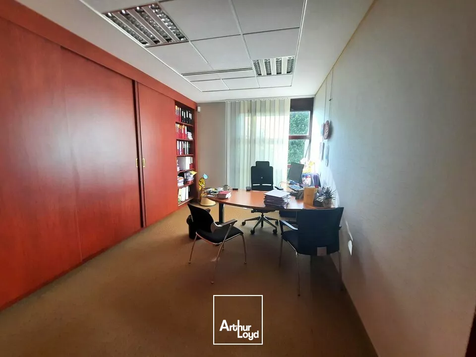 CLERMONT-FERRAND LA PARDIEU A LOUER BUREAUX 701 m² - ETAGE