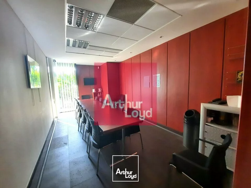 CLERMONT-FERRAND LA PARDIEU A LOUER BUREAUX 662M² 