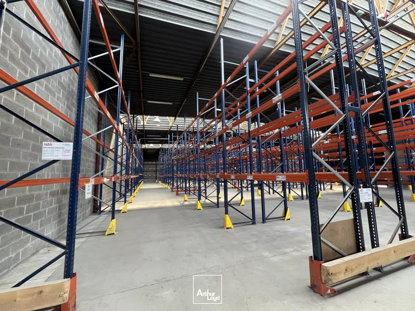 Entrepôt à louer à Gennevilliers, en bail dérogatoire, accès routier à proximité