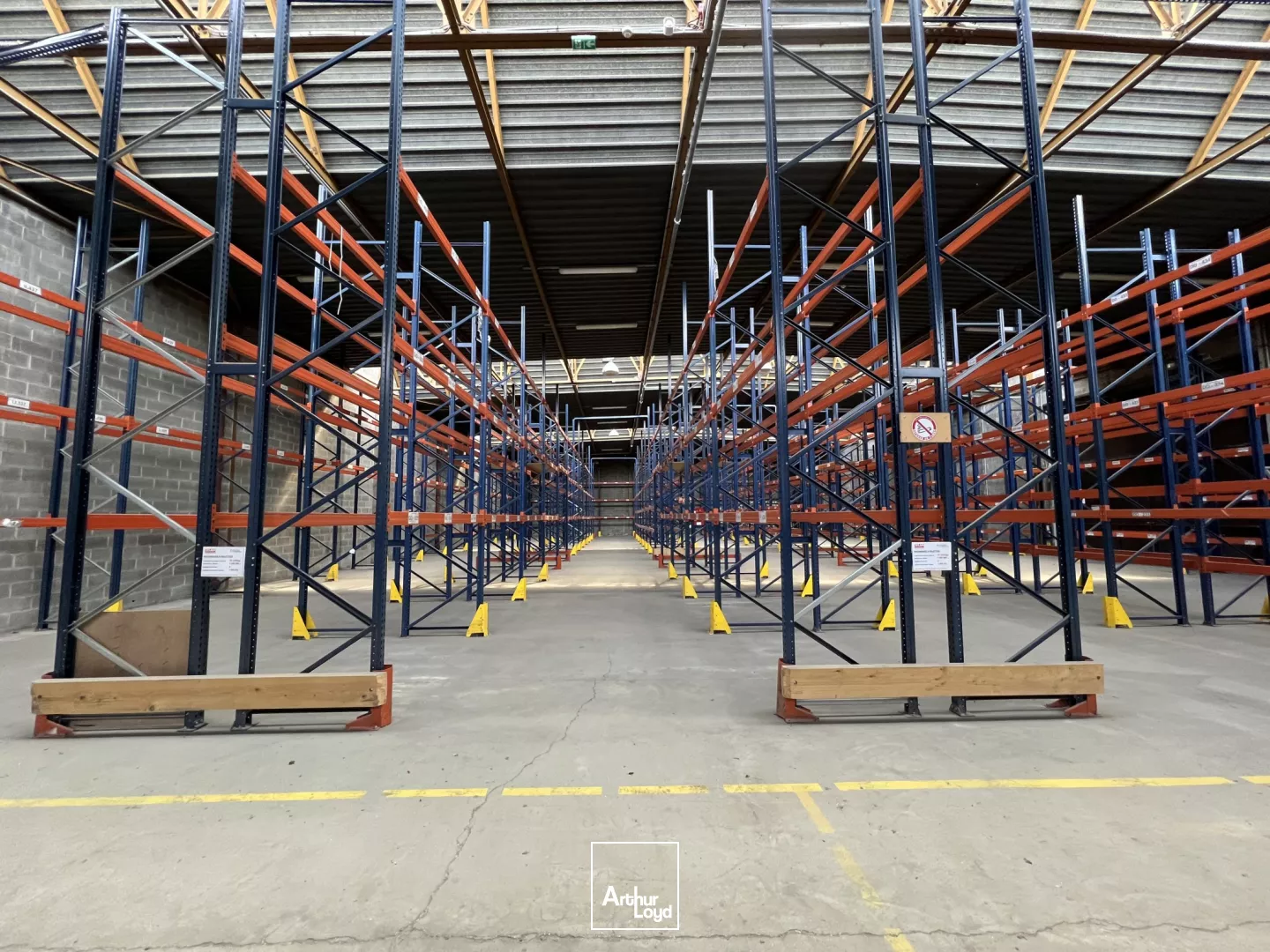 Entrepôt à louer à Gennevilliers, en bail dérogatoire, accès routier à proximité