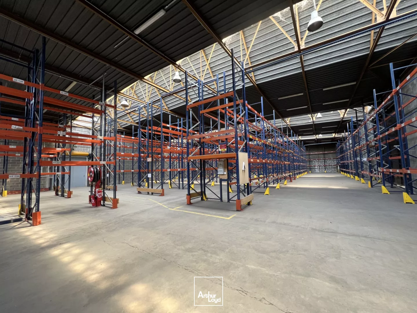 Entrepôt à louer à Gennevilliers, en bail dérogatoire, accès routier à proximité