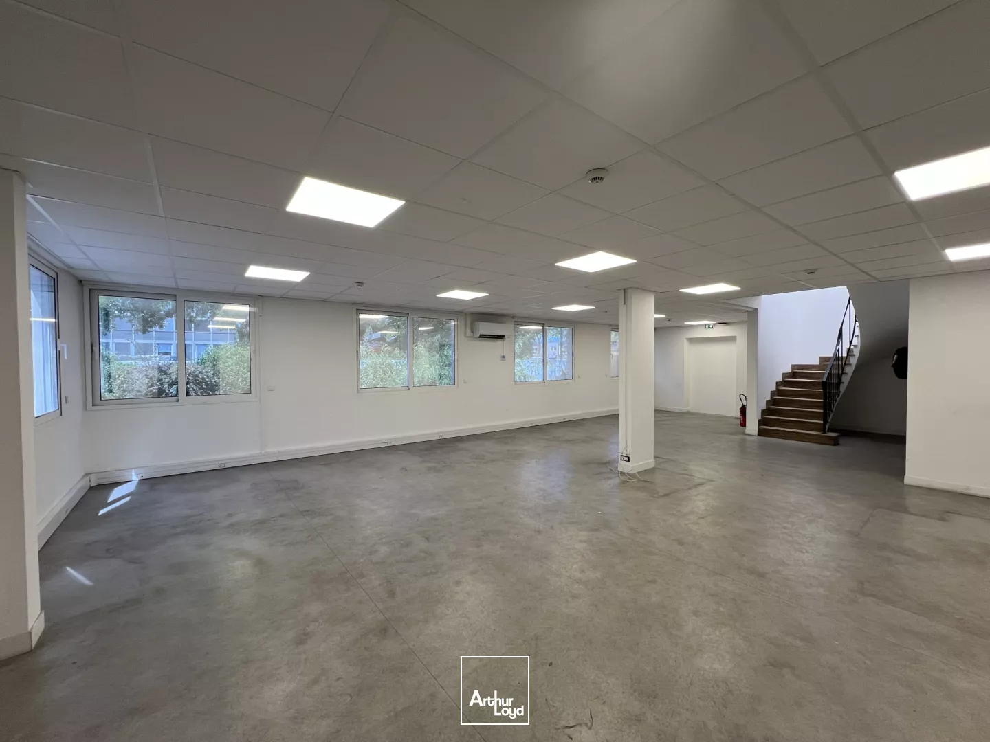 Entrepôt à louer à Gennevilliers, en bail dérogatoire, accès routier à proximité