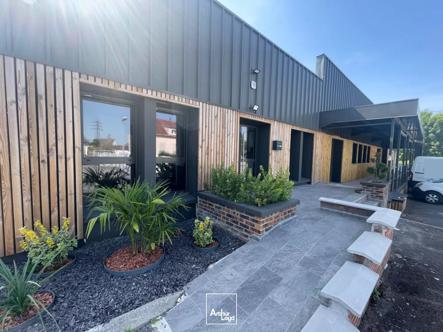 BÂTIMENT INDEPENDANT - A VENDRE - 1000 M2 - SAINT-QUENTIN