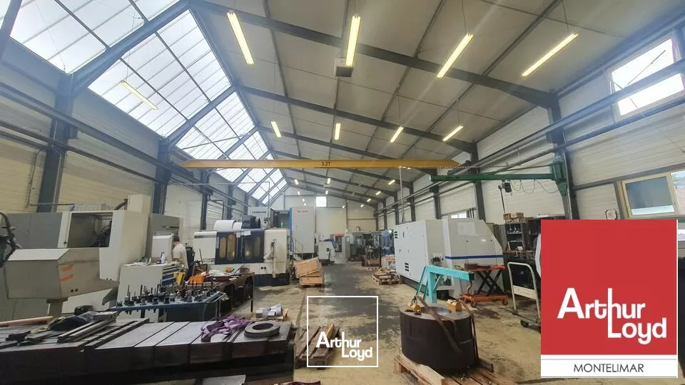 DROME PROVENCALE - A 30 KMS DE MONTELIMAR - A vendre un bâtiment industriel composé de deux bâtiments à usage d'entrepôts et bureaux.