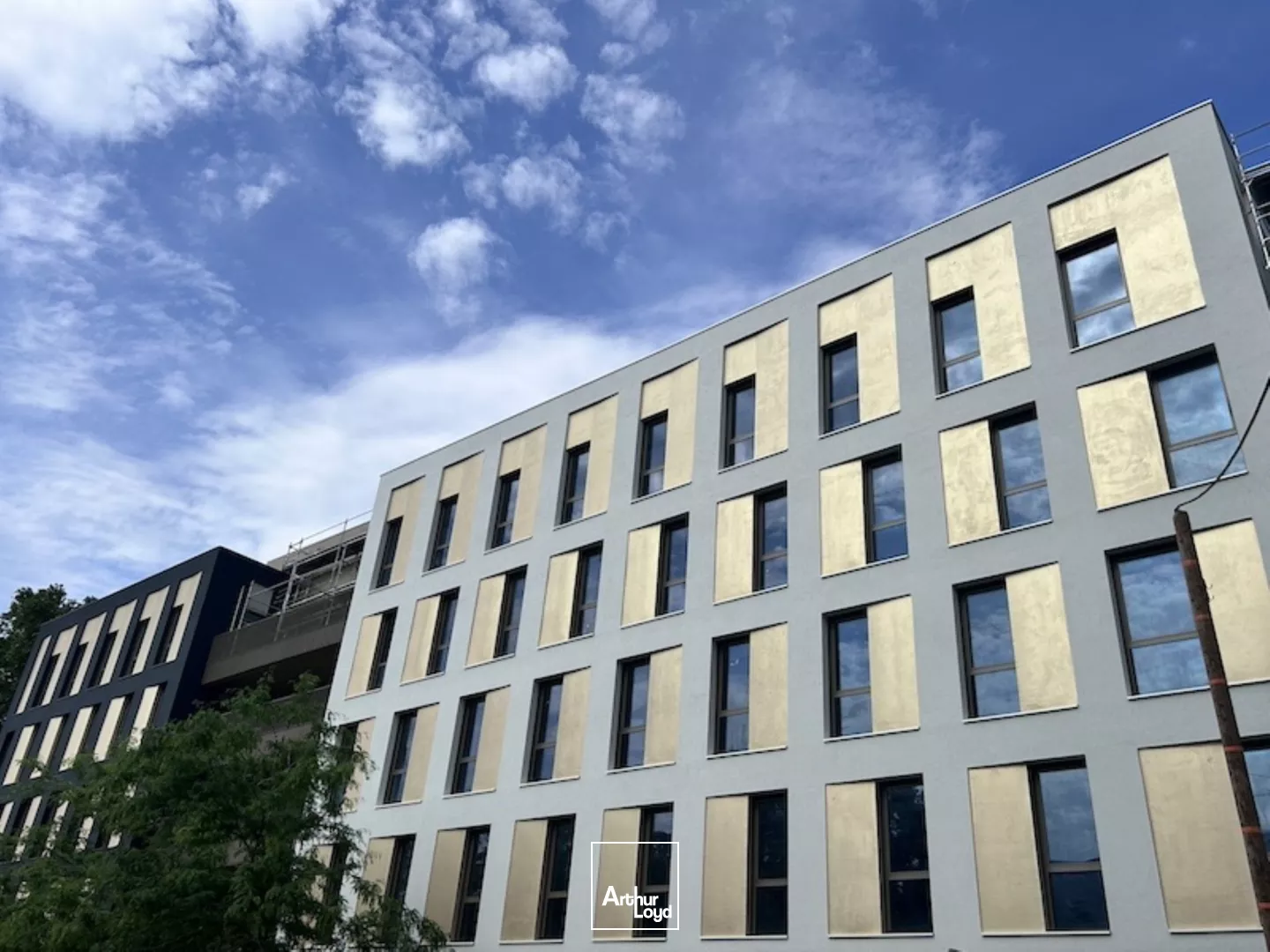 A VENDRE - A LOUER - MACON PROCHE CENTRE VILLE - bureaux neufs aux dernières normes environnementales avec balcons.