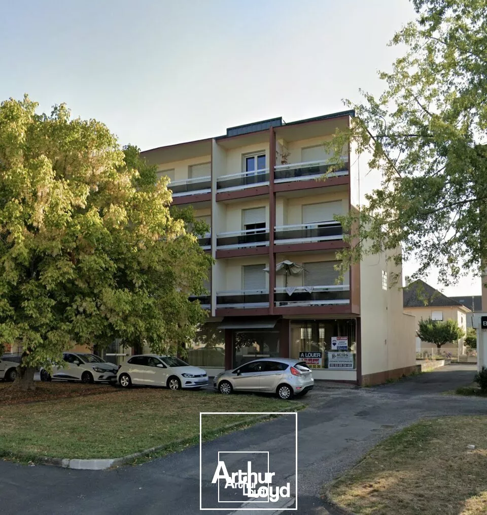 Arthur Loyd vous présente ce plateau de 145m2. Il est situé sur Brive, à toute proximité de Leclerc.