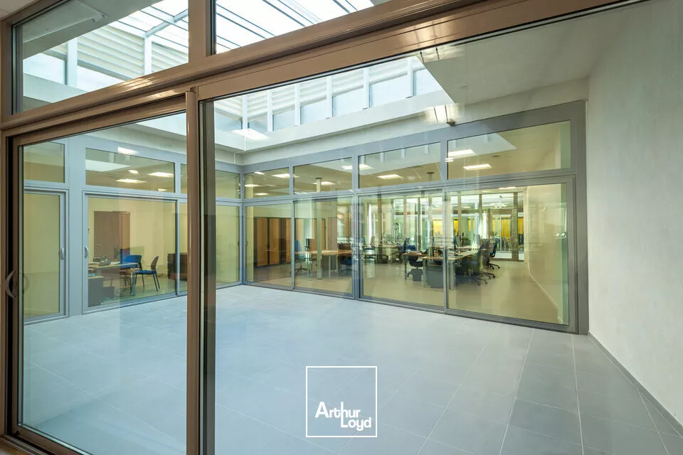 BUREAUX à VENDRE de 757 m²