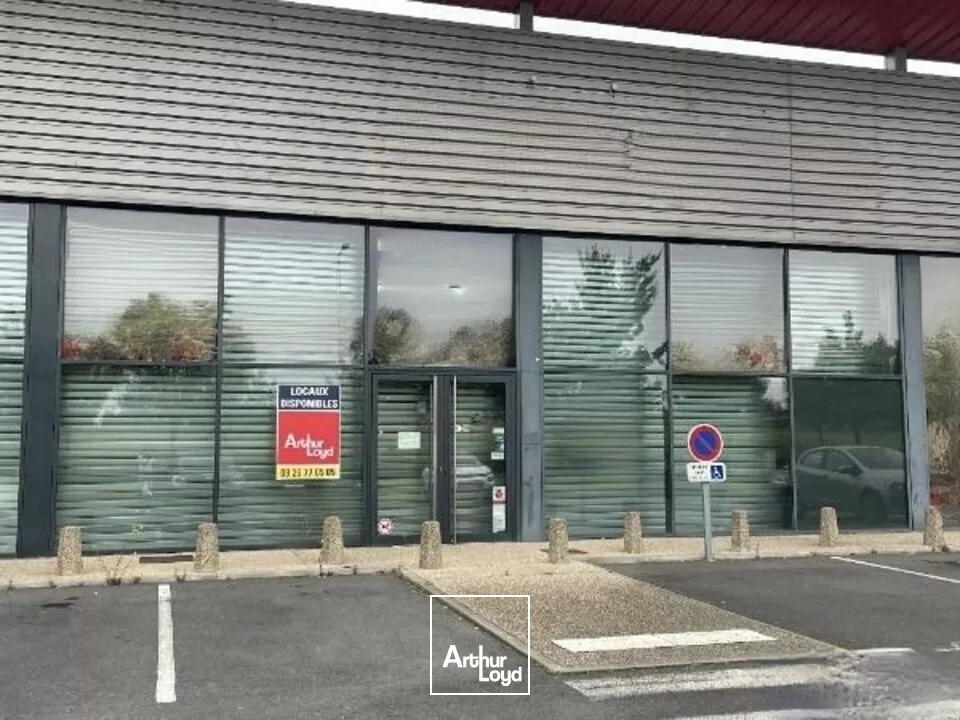 Au Nord de Reims - cellule commerciale d'environ 250m2 - À LOUER