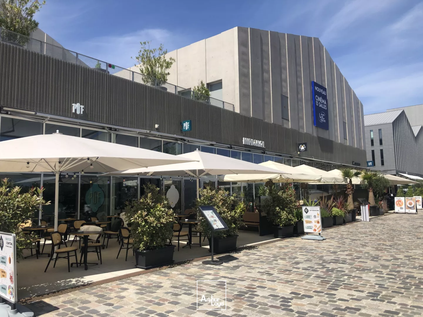 A LOUER - LOCAUX COMMERCIAUX - BORDEAUX