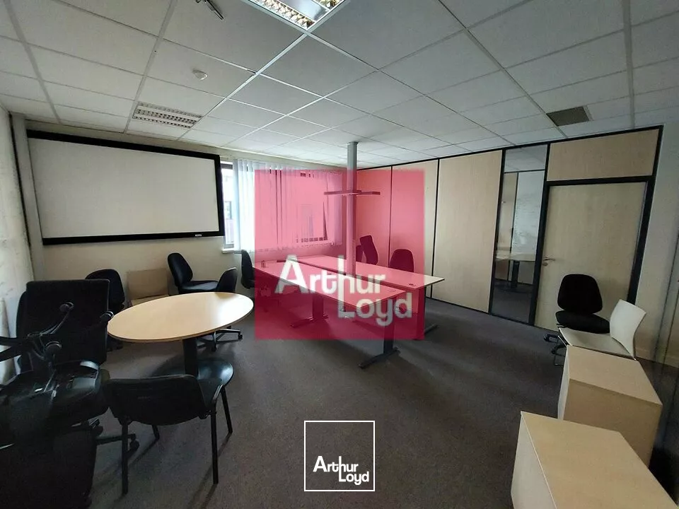 CLERMONT -FERRAND SECTEUR ESTAING CHU A VENDRE BUREAUX 3209 M² - 85 PLACES DE PARKING