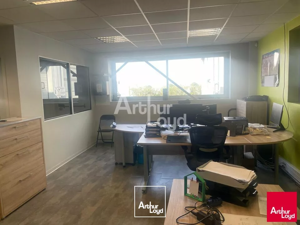 VILLEBAROU - LOCATION LOCAL COMMERCIAL DE 345 M² - ZONE INDUSTRIELLE