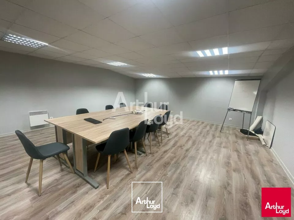 VILLEBAROU - LOCATION LOCAL COMMERCIAL DE 345 M² - ZONE INDUSTRIELLE