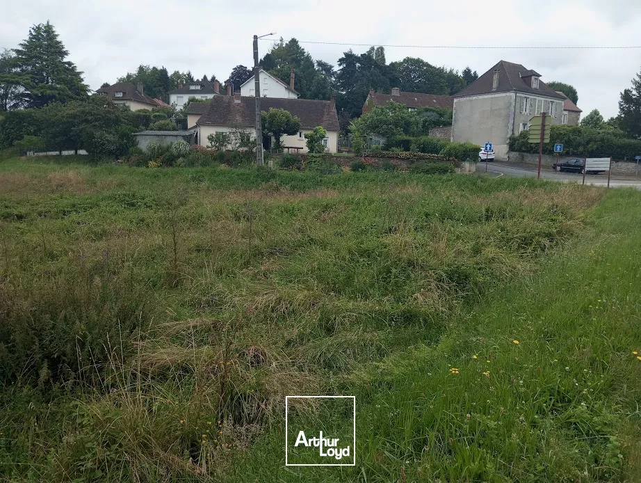 Saint YRIEIX LA PERCHE TERRAIN CONSTRUCTIBLE
