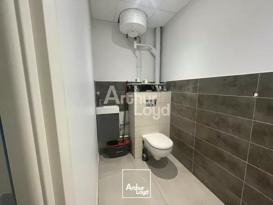 Local professionnel 54 m² à louer à La ravoire-proche accès autoroute 