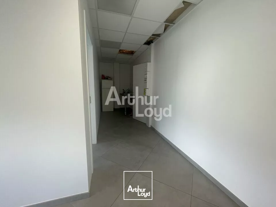 Local professionnel 54 m² à louer à La ravoire-proche accès autoroute 