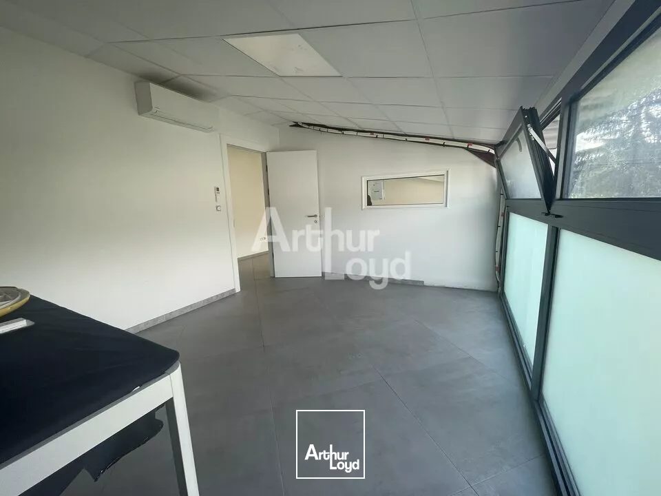 Local professionnel 54 m² à louer à La ravoire-proche accès autoroute 