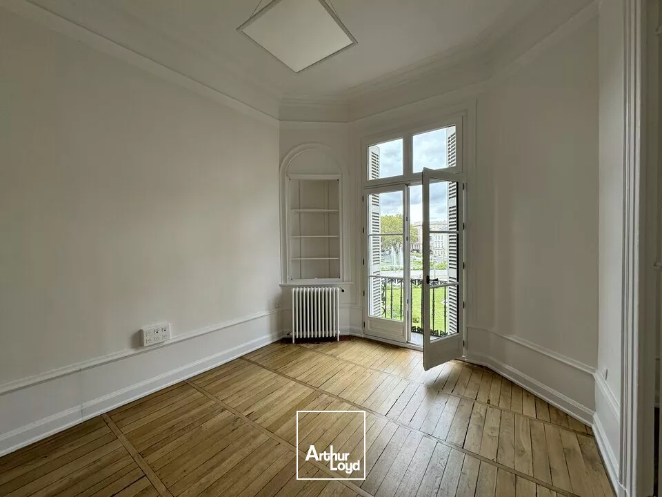 TOURS HYPER CENTRE BUREAUX A LOUER 125 M² HAUT DE GAMME