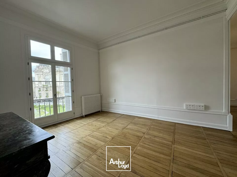 TOURS HYPER CENTRE BUREAUX A LOUER 125 M² HAUT DE GAMME