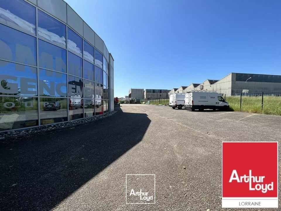 LOCAL D'ACTIVITE - ENTREPOT à LOUER de 840 m²