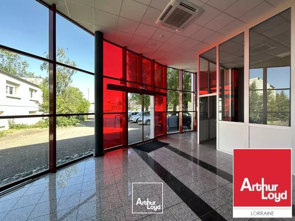 LOCAL D'ACTIVITE - ENTREPOT à LOUER de 840 m²