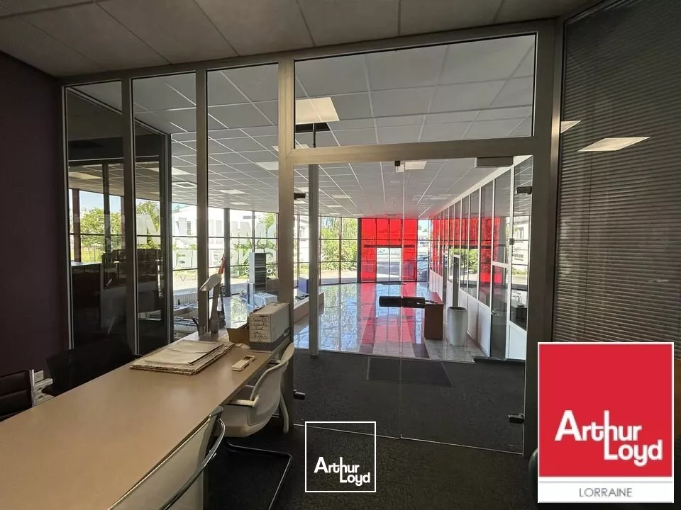 LOCAL D'ACTIVITE - ENTREPOT à LOUER de 840 m²