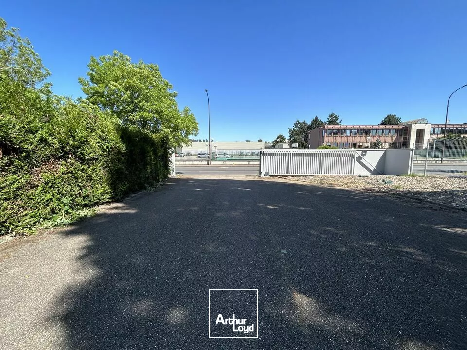 LOCAL D'ACTIVITE - ENTREPOT à LOUER de 840 m²