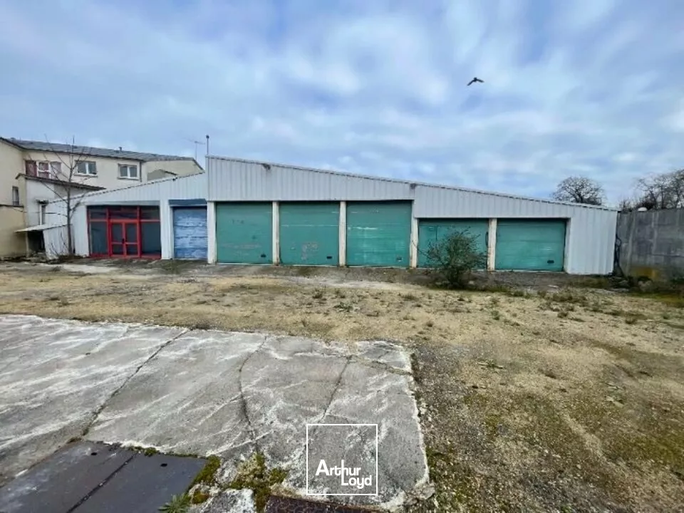 Cellule commerciale d'environ 430m2 avec emplacements de stationnement - sur axe passant situé à Reims Nord-Est 