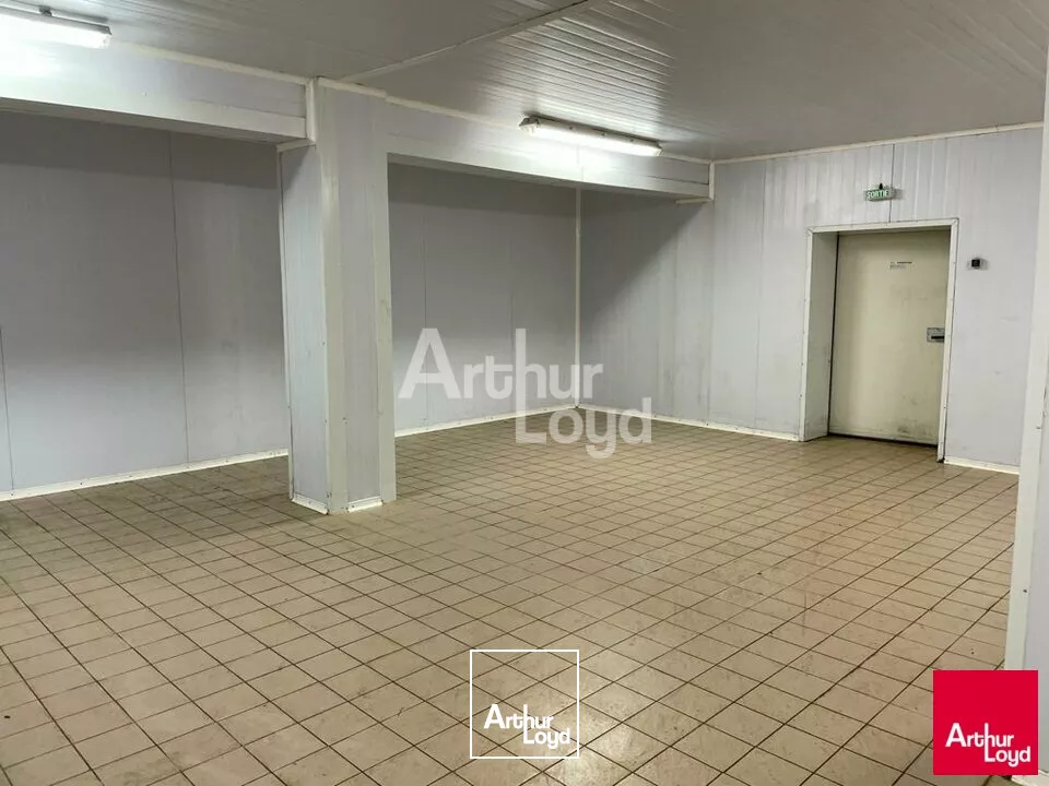 MER - VENTE LOCAL D'ACTIVITE ET HABITATIONS DE 1166 M² - ACCES A10 A 3 KM