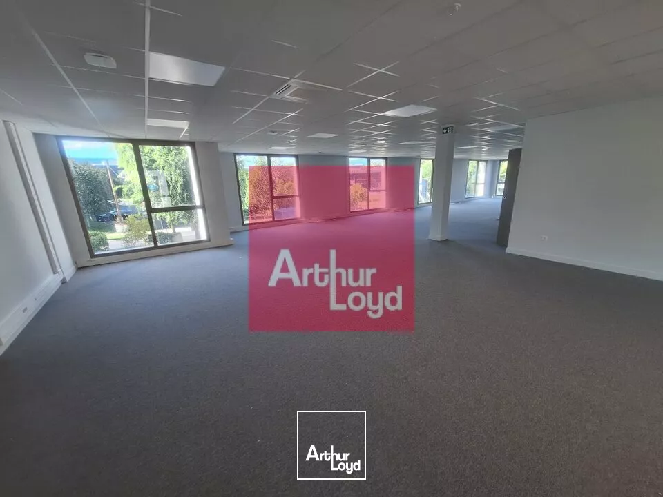 CLERMONT-FERRAND LA PARDIEU A LOUER BUREAUX 649 m² 