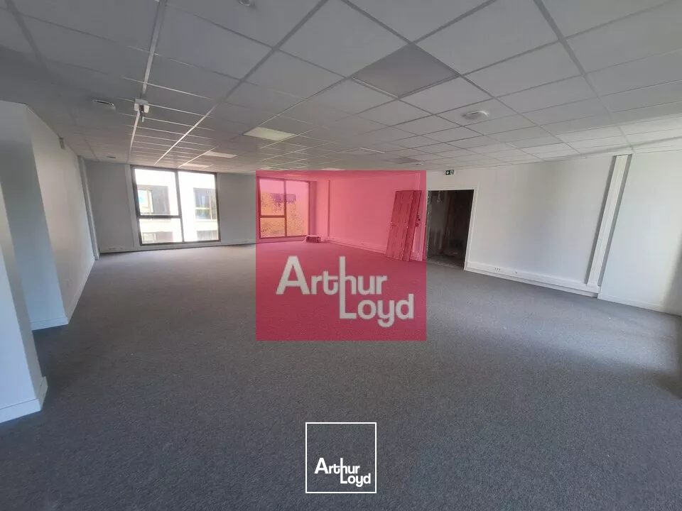 CLERMONT-FERRAND LA PARDIEU A LOUER BUREAUX 649 m² 