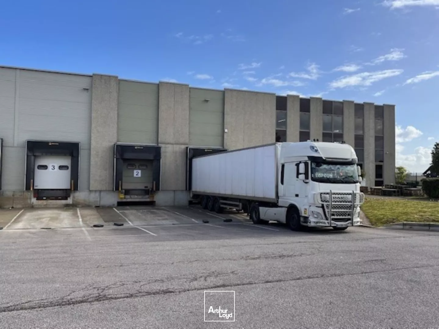 Entrepôts à louer à VAL DE REUIL 27100