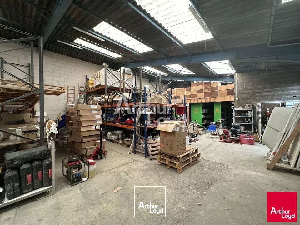 Bel emplacement, au coeur de la ZI SUD EST