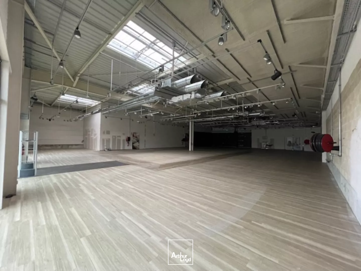 CELLULE COMMERCIALE - 735 m2 - A LOUER - RETAIL PARK SOISSONS