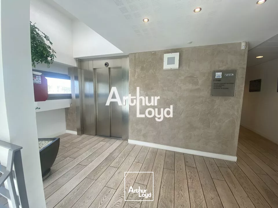 Fréjus - A louer bureaux 330 m² divisibles dès 200 m² - Quartier d'affaires