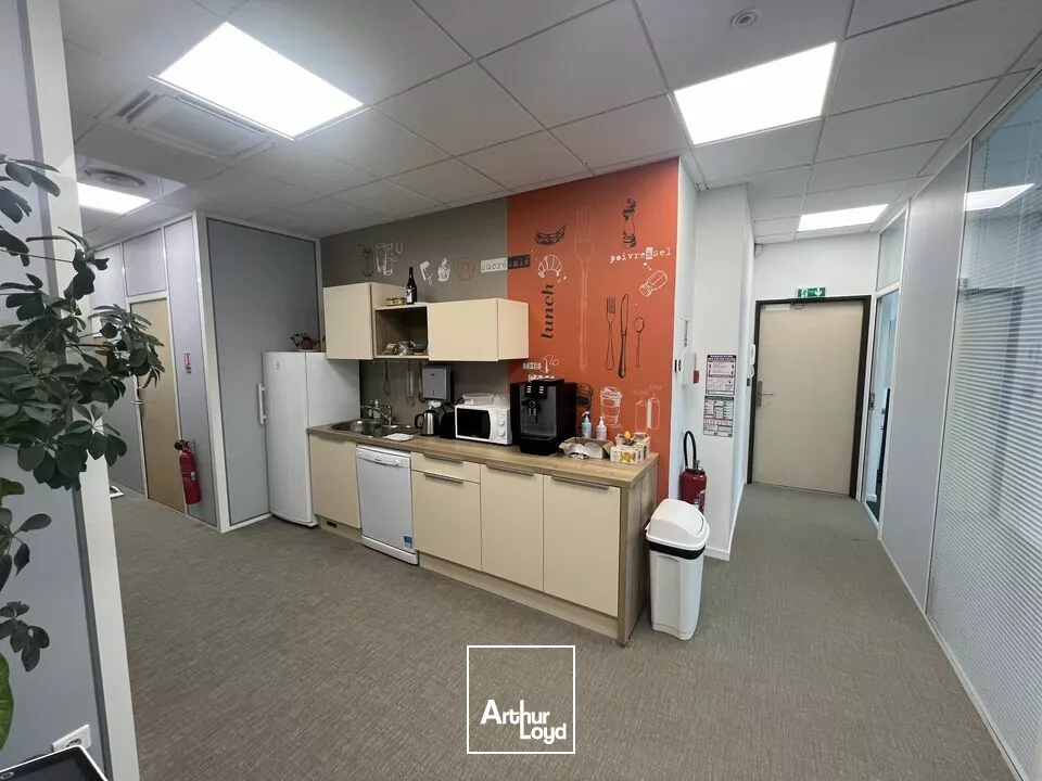 TOURS CENTRE BUREAUX A LOUER 293 M² AVEC FACILITE D'ACCOMPAGNEMENT PARKINGS