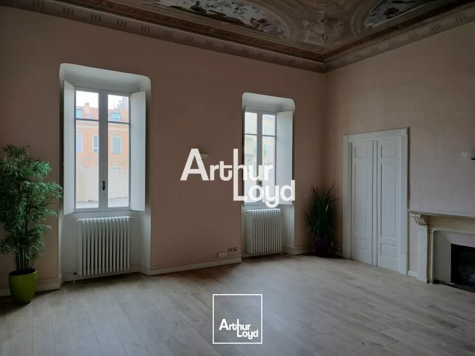 EXCEPTIONNEL AU CUR DU CARRE D'OR DE NICE BUREAU A LOUER DE 115M² DANS IMMEUBLE BOURGOIS